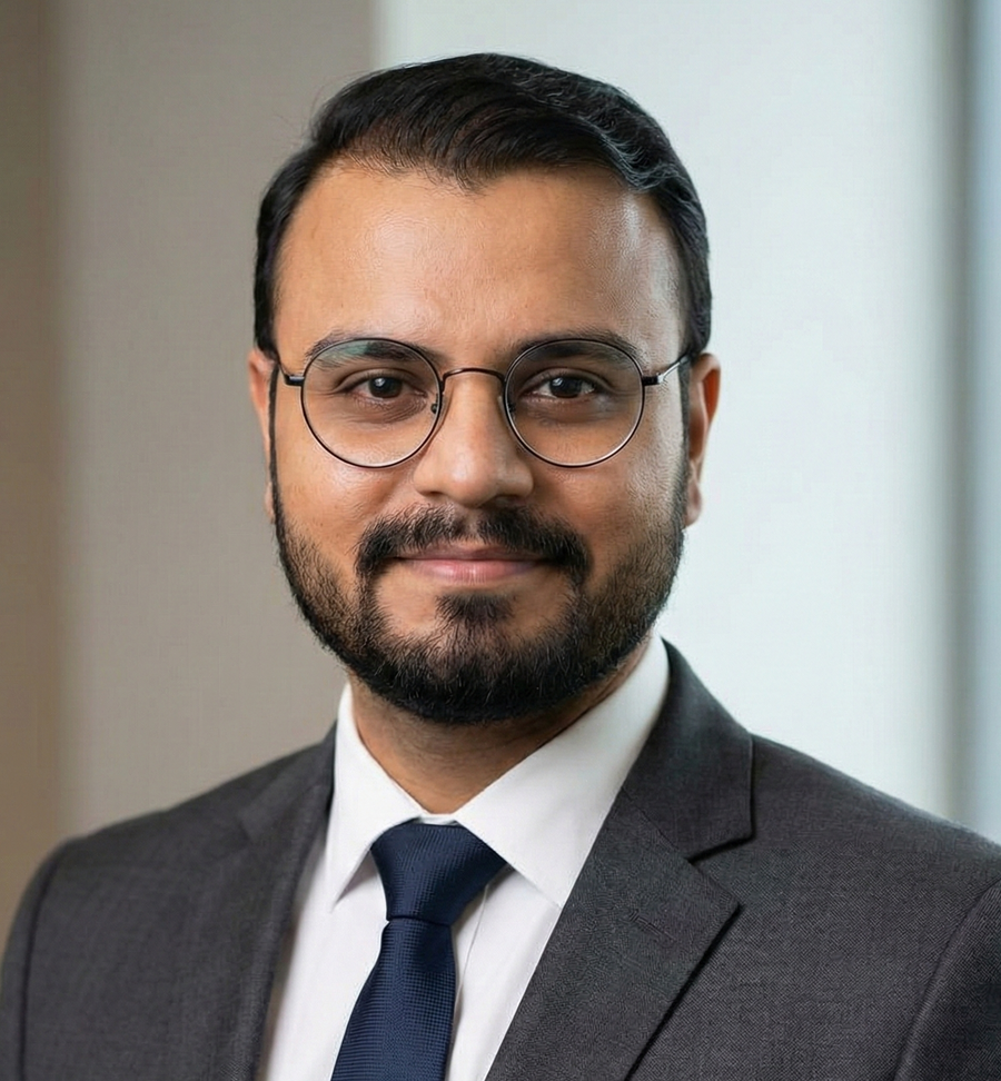 Naveen Manwani professional profile portrait